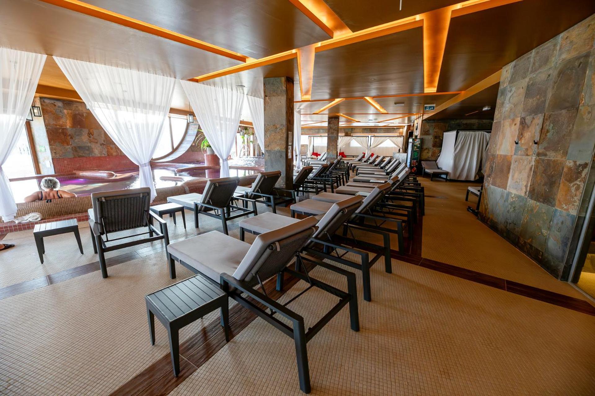 Allure Healthy Hotel & Spa Eger Exterior photo