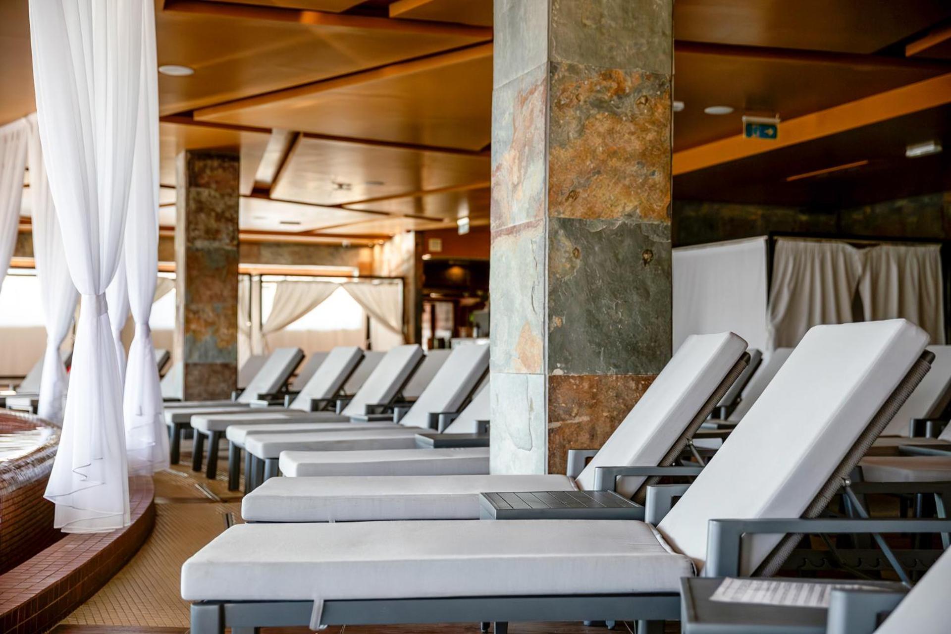 Allure Healthy Hotel & Spa Eger Exterior photo